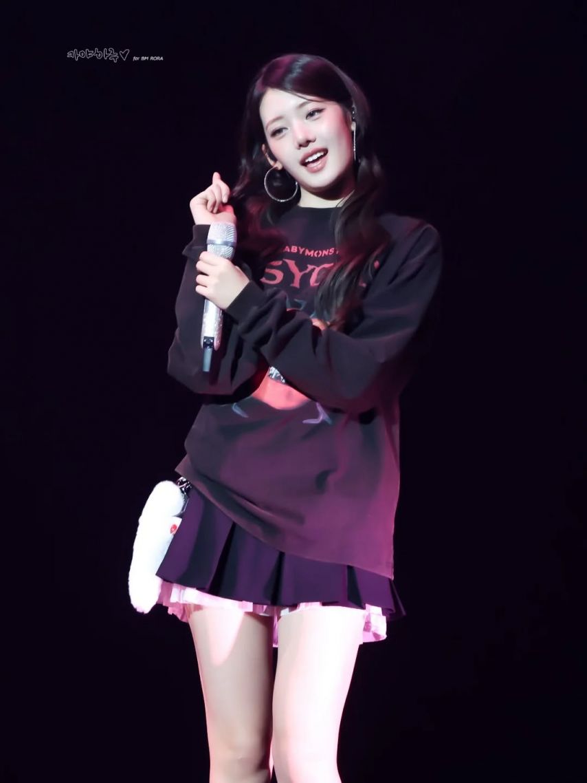 BABYMONSTER (베이비몬스터) 로라