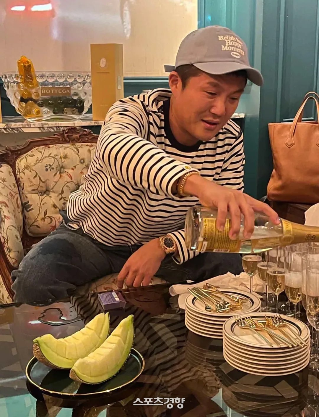 폭로사진에서 조세호가 마신 샴페인은 무엇일지 찾아봄(추정)