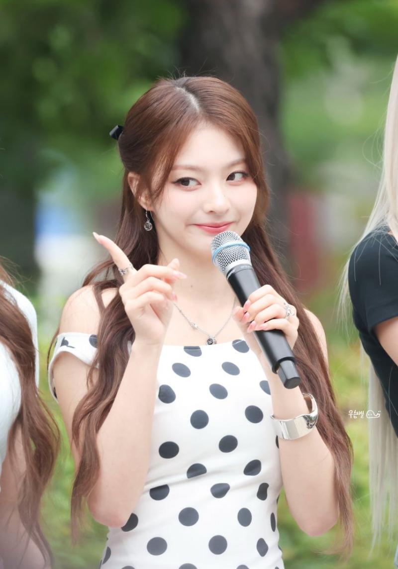 프로미스나인 이나경