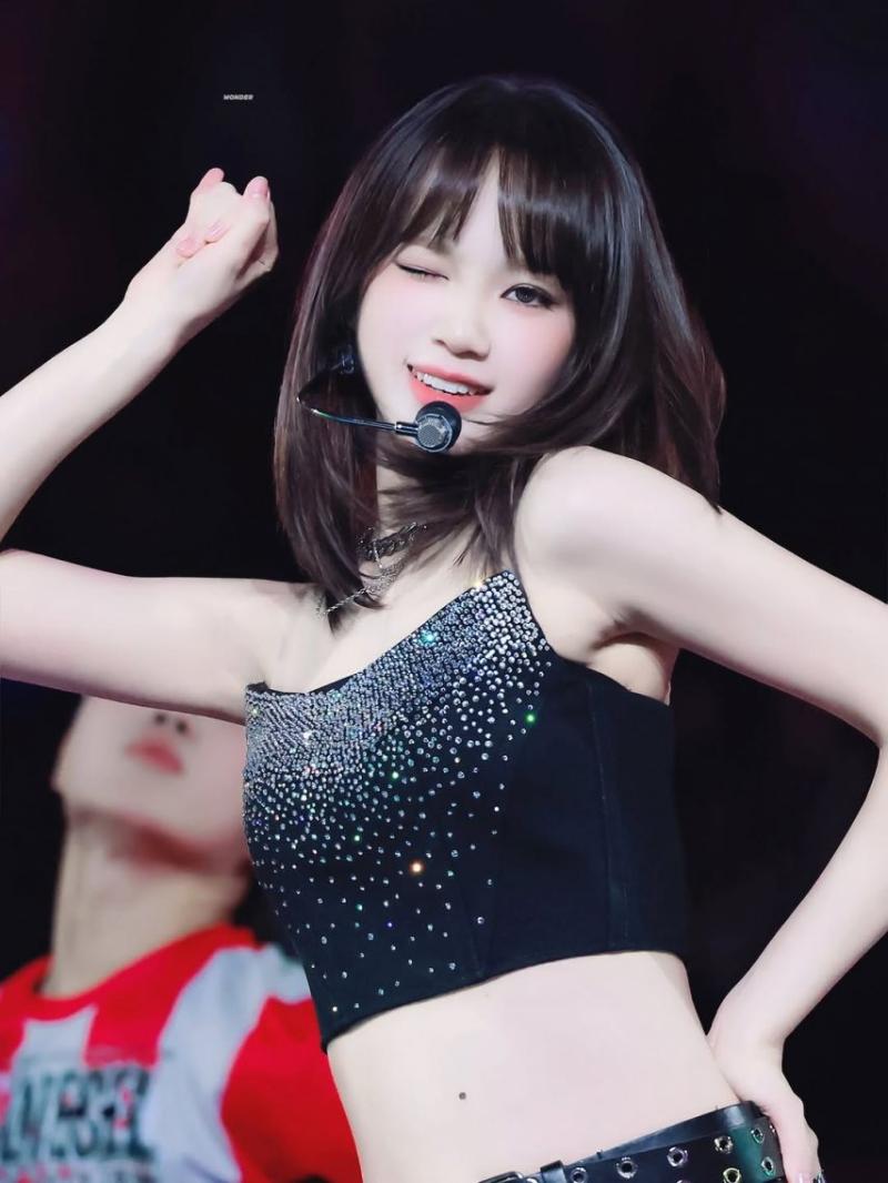 LE SSERAFIM (르세라핌) 김채원