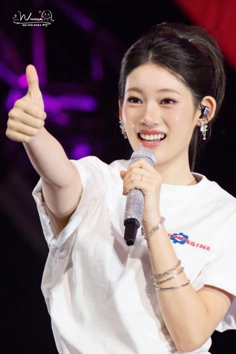 베이비몬스터 로라