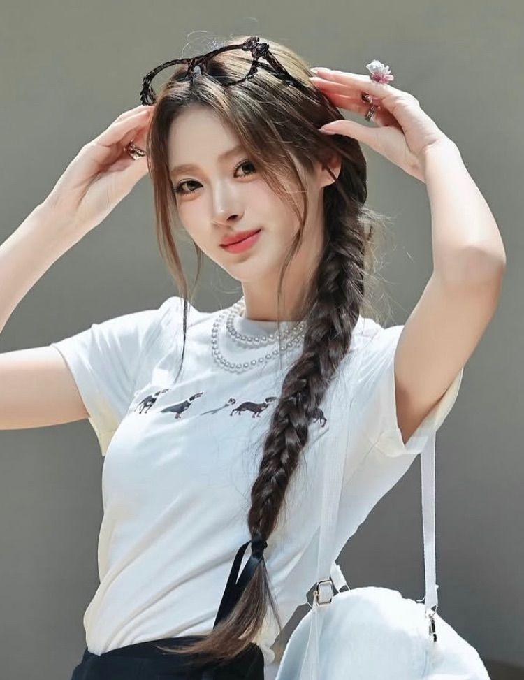 MEOVV (미야오) 안나