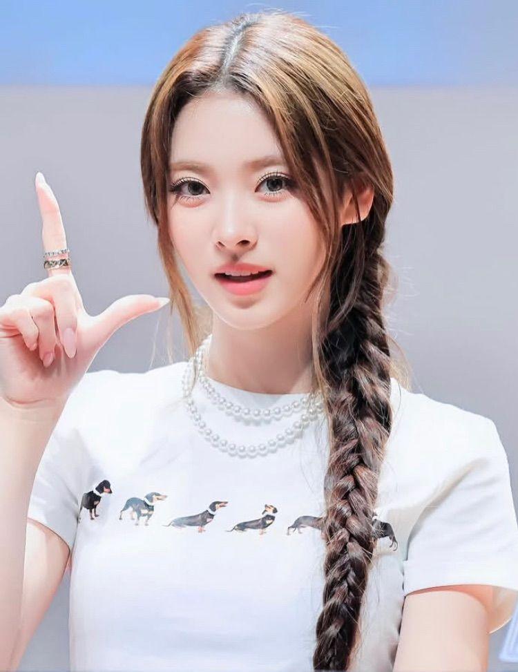 MEOVV (미야오) 안나