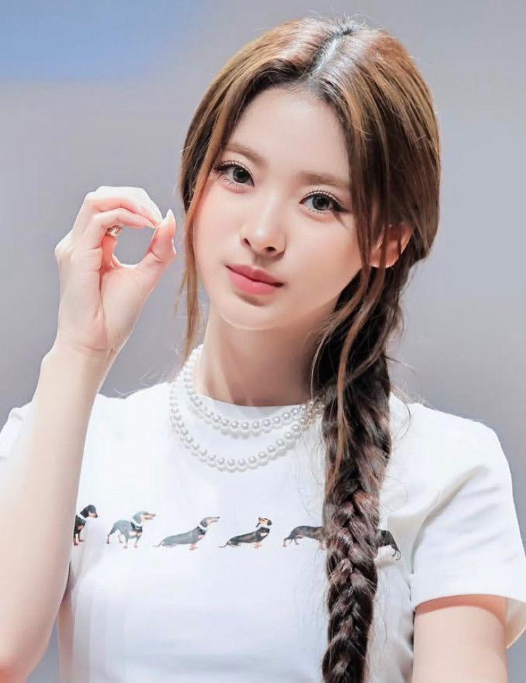 MEOVV (미야오) 안나