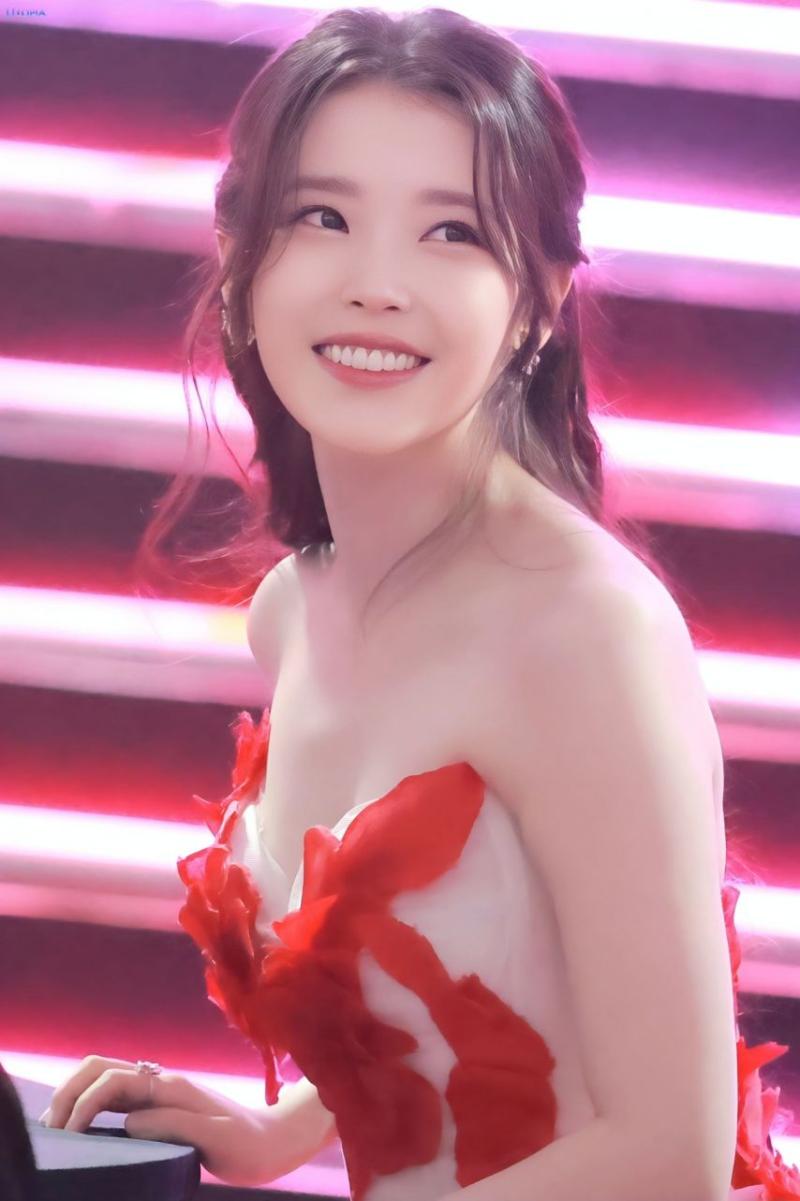 아이유 251229