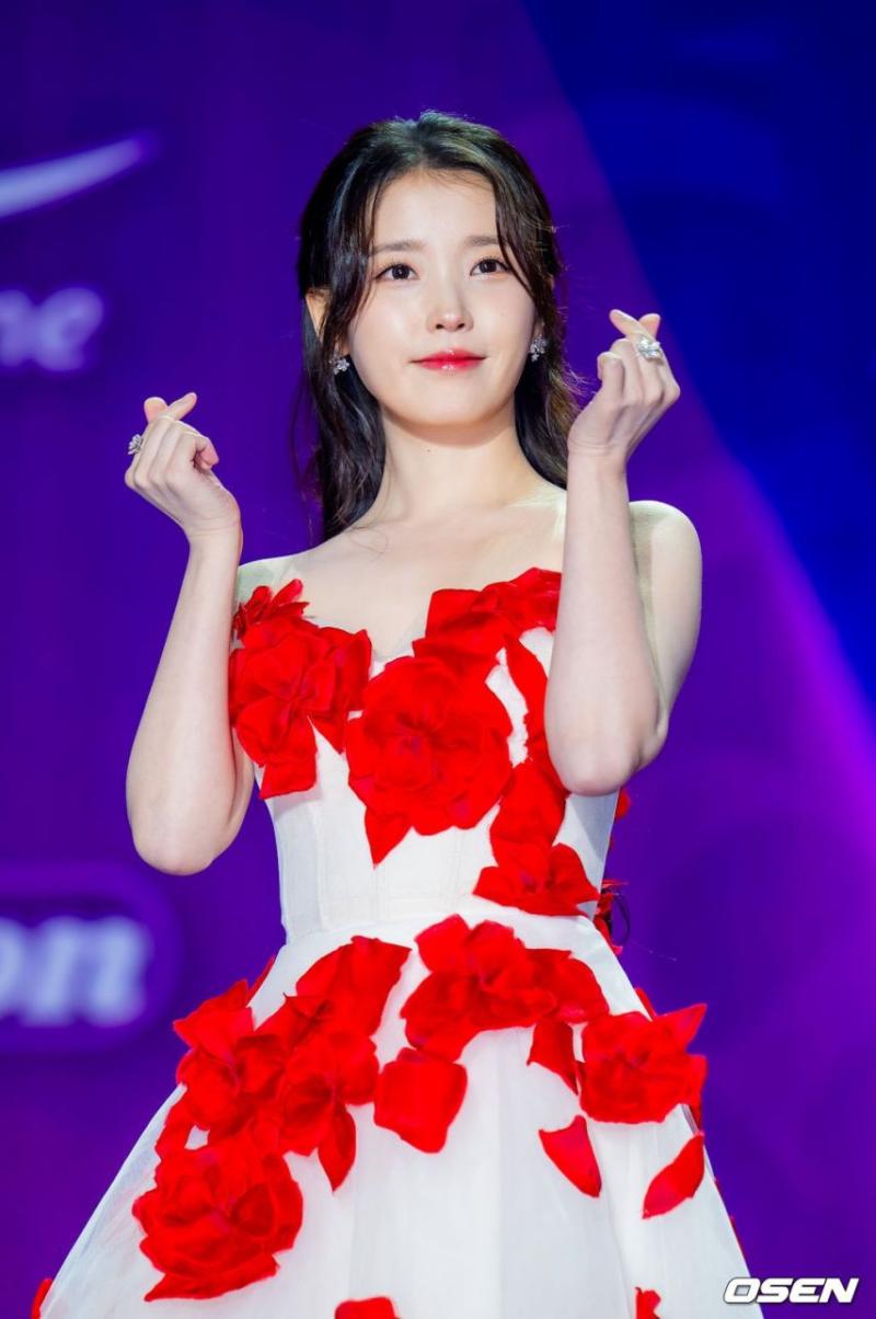 아이유 251229