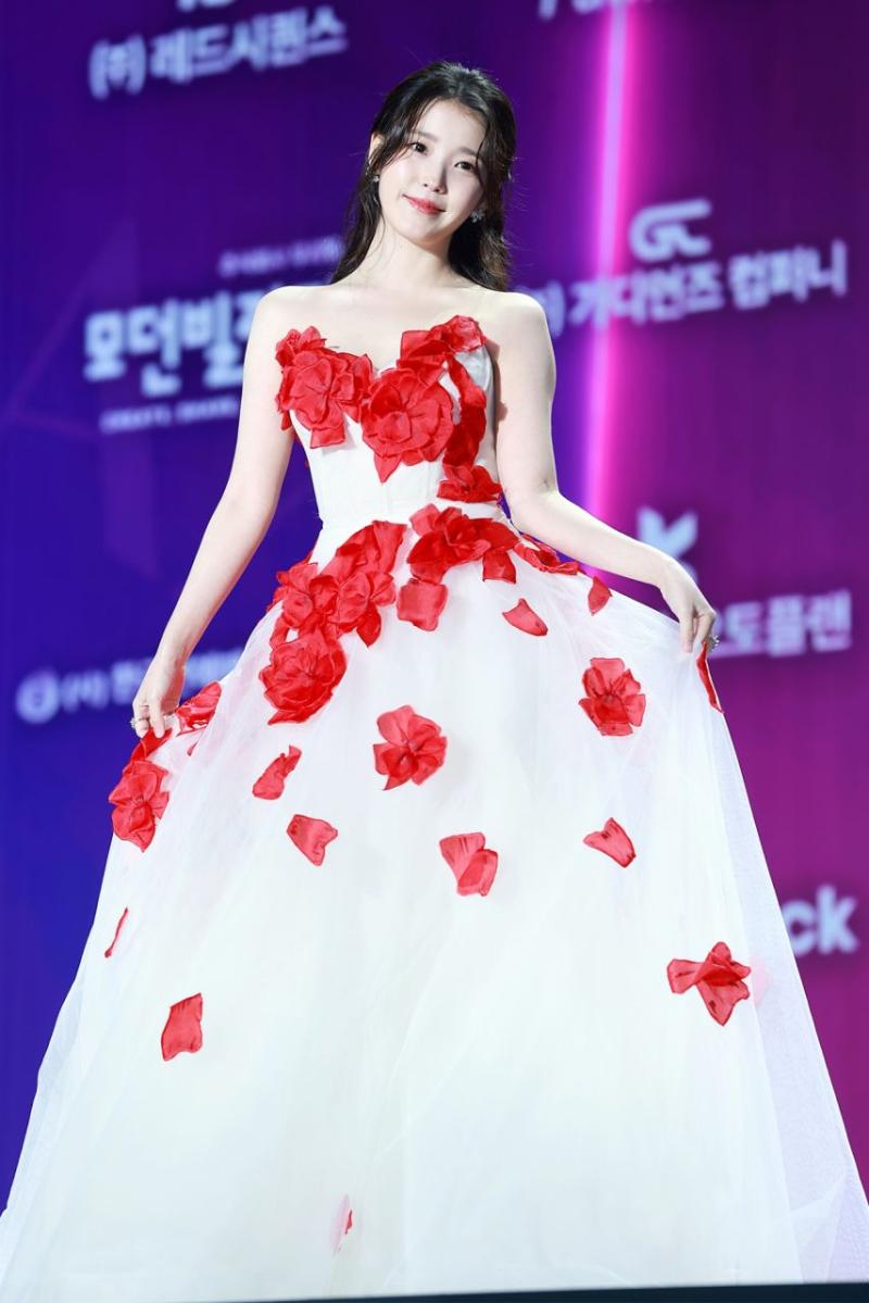 아이유 251229