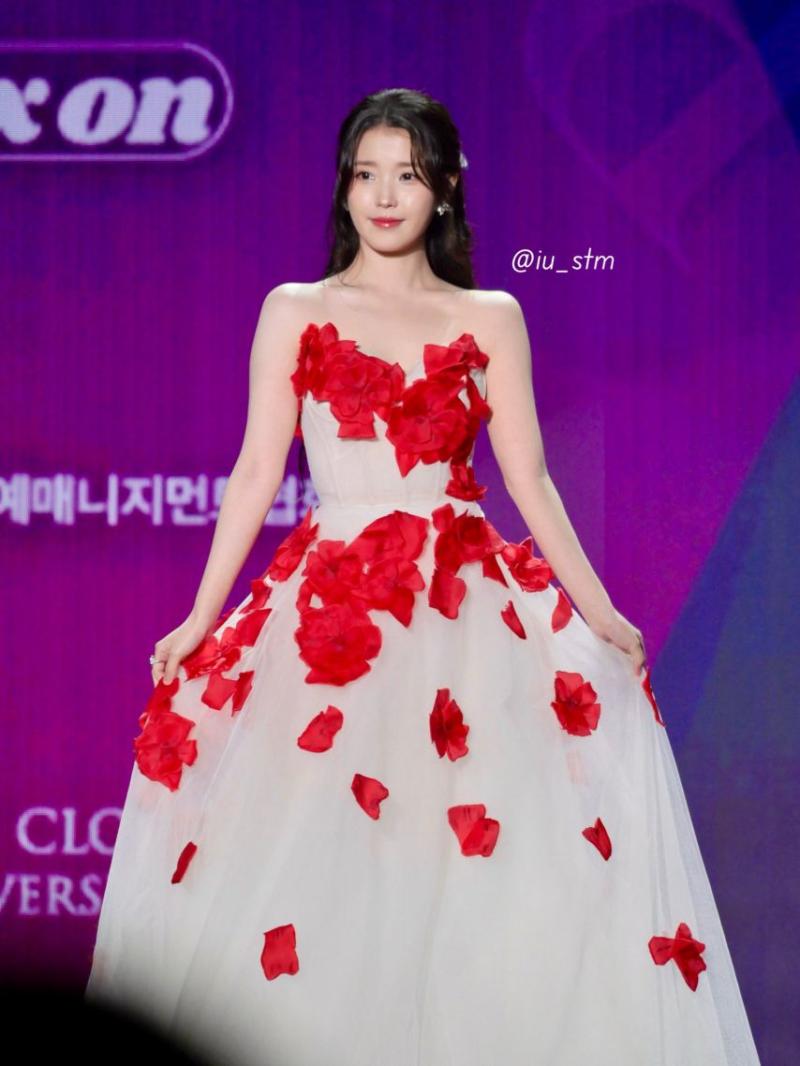 아이유 251229