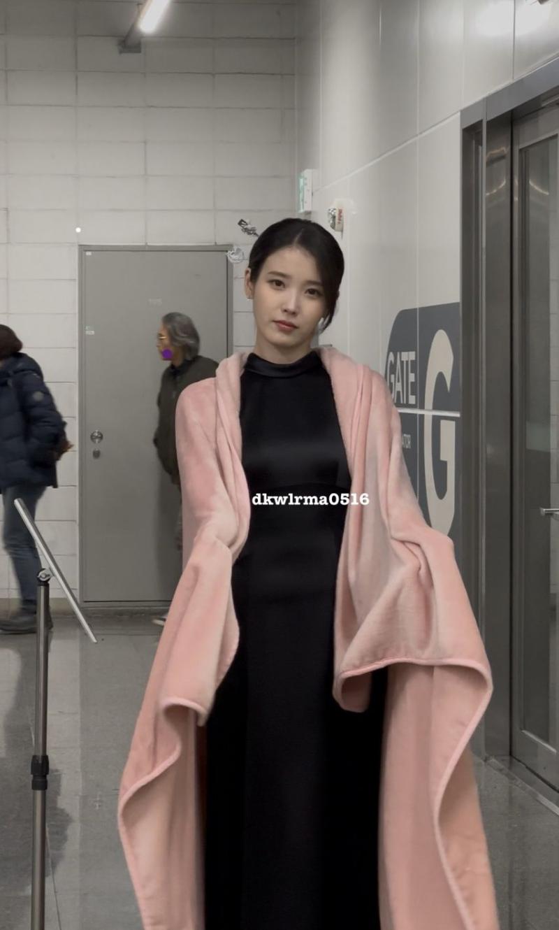 아이유 251230