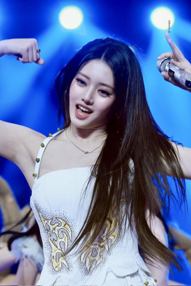 베이비몬스터 로라