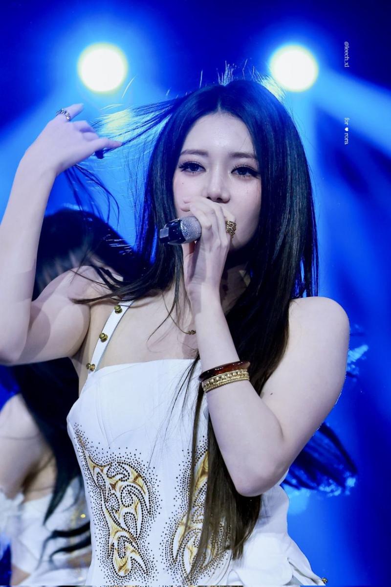 베이비몬스터 로라