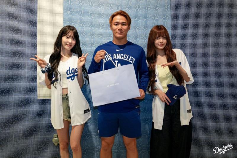 [르세라핌] 월드시리즈 MVP 야마모토를 만났던 사쿠라와 은채