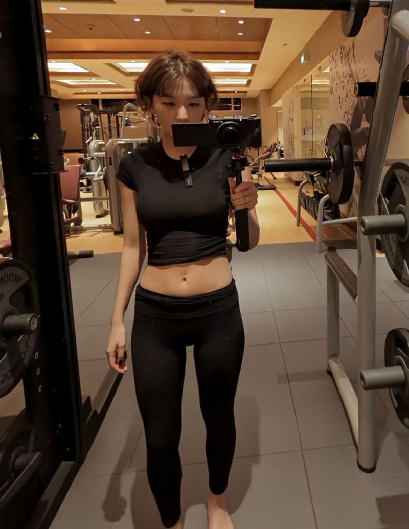 레드벨벳 슬기 복근 레깅스핏