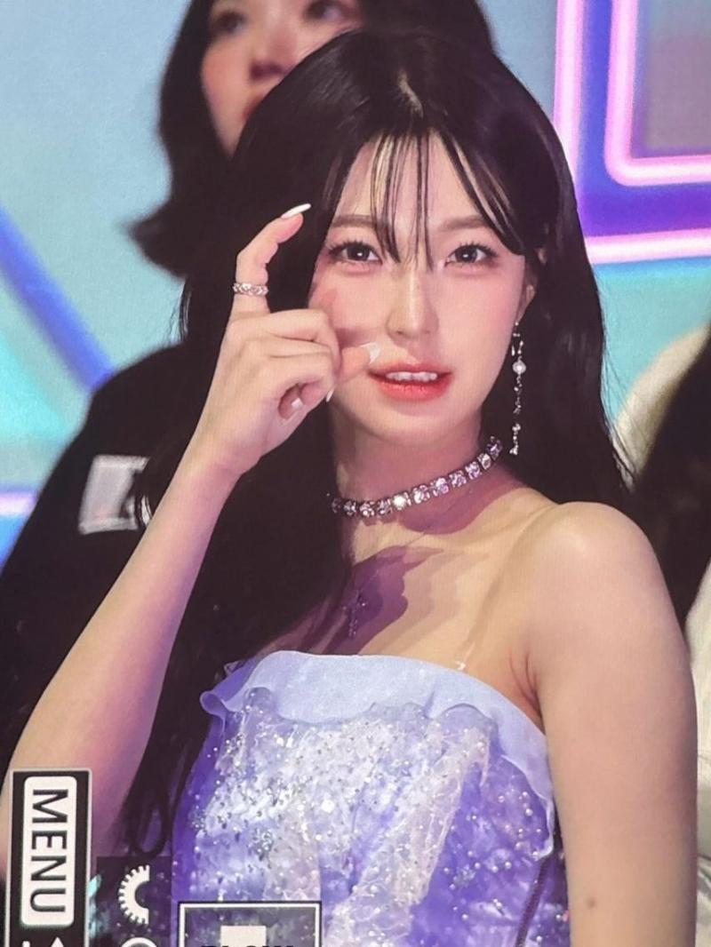 프로미스나인 백지헌