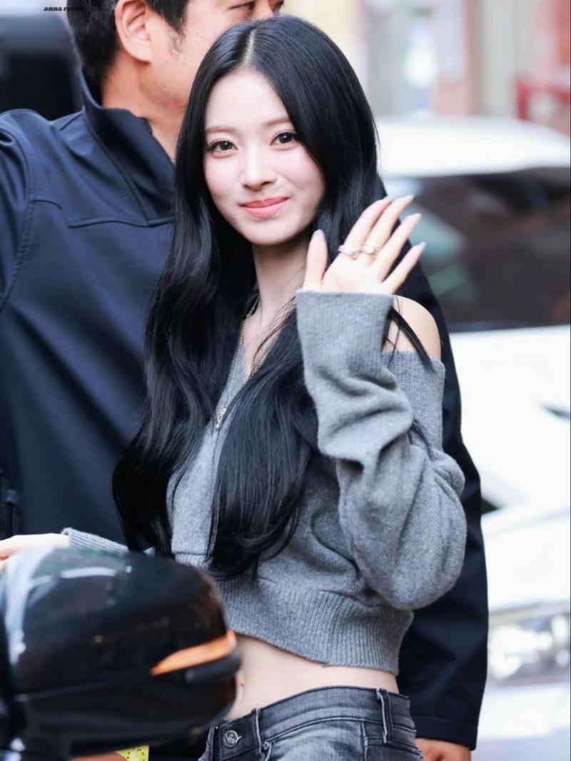 MEOVV (미야오) 안나