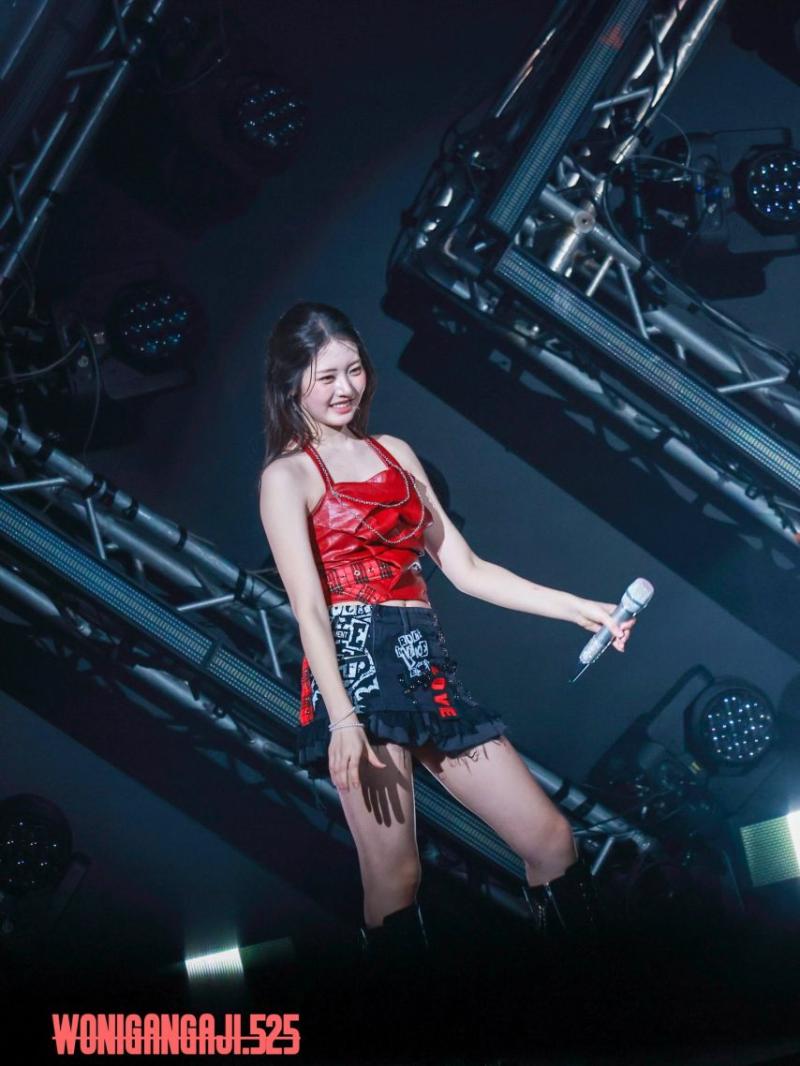베이비몬스터 로라