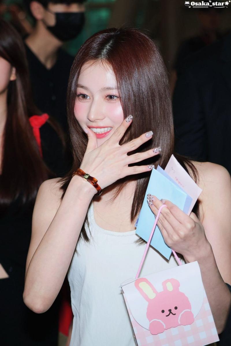 트와이스 사나