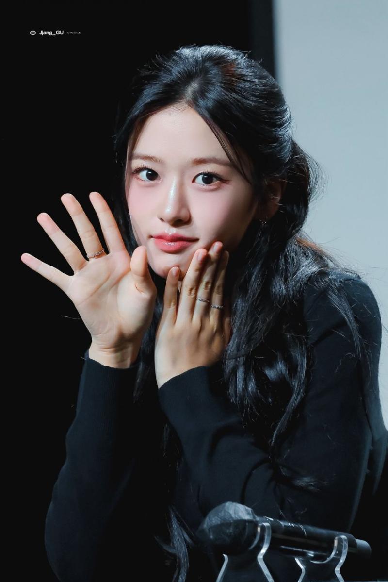 아이브 안유진