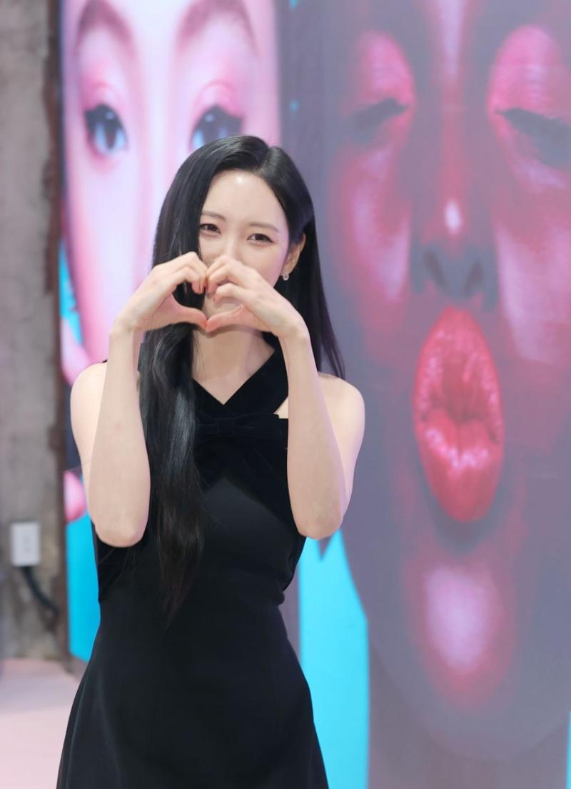 선미 260107 MAC Photowall