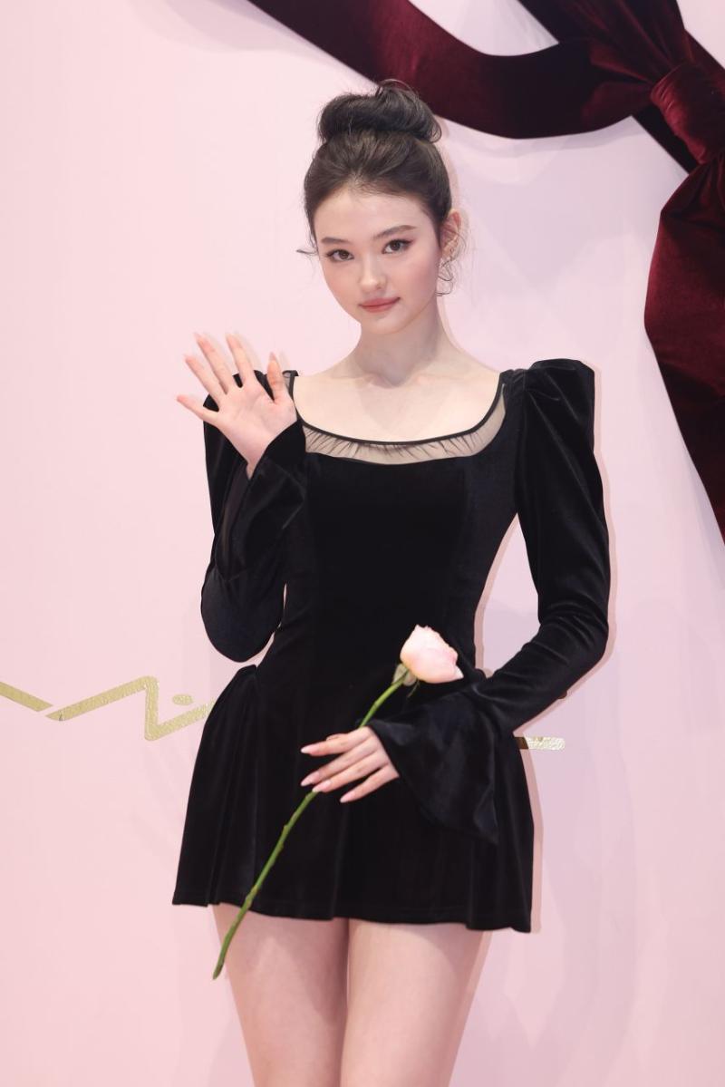 미야오 엘라 260107 MAC Photowall