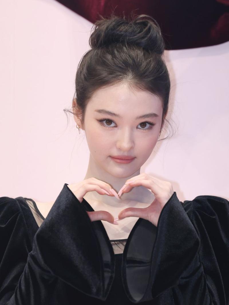 미야오 엘라 260107 MAC Photowall