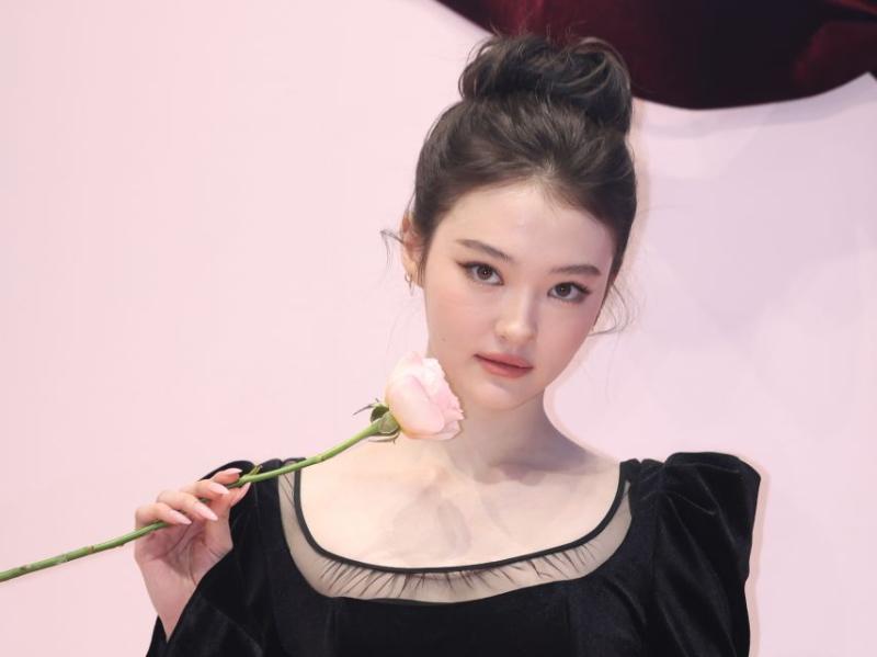 미야오 엘라 260107 MAC Photowall