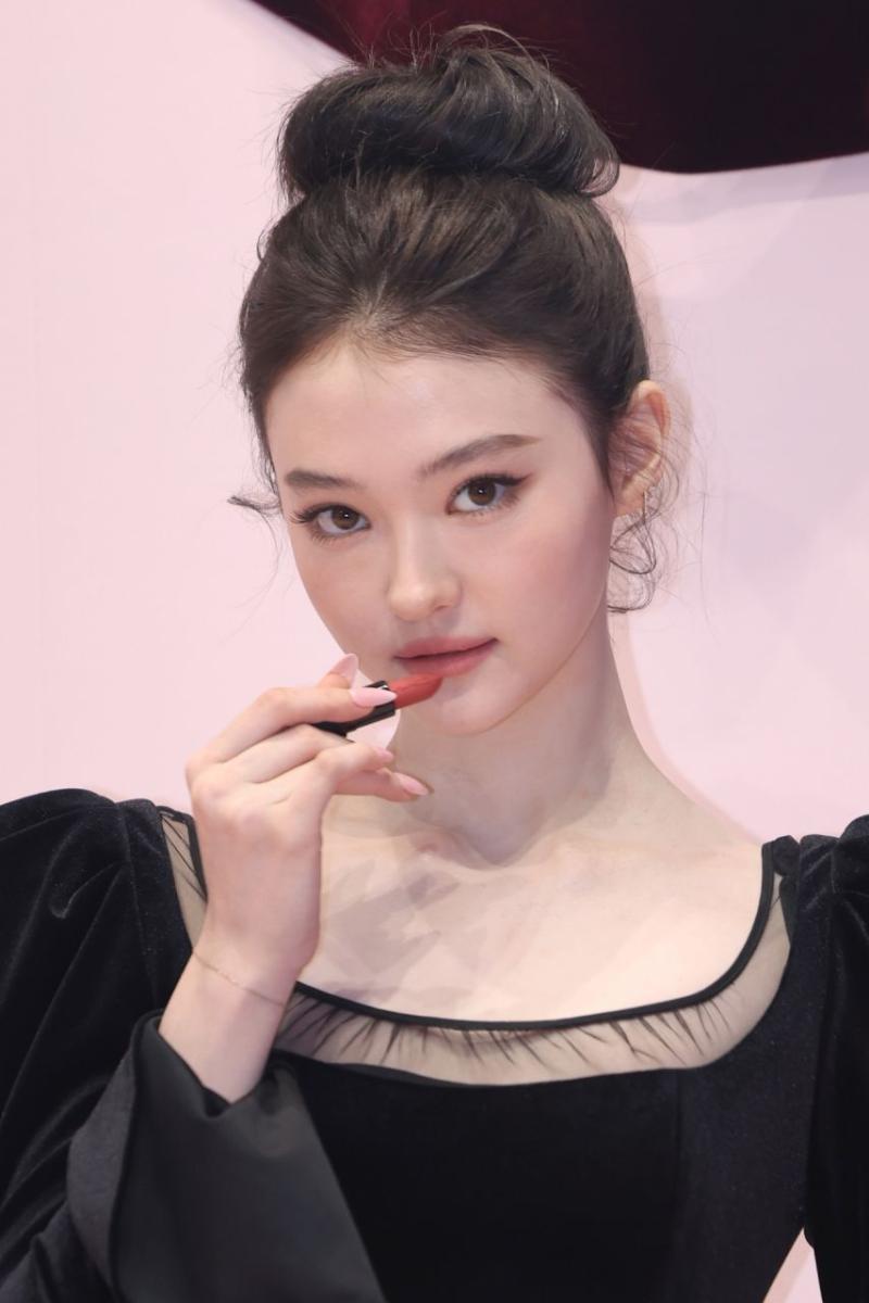 미야오 엘라 260107 MAC Photowall