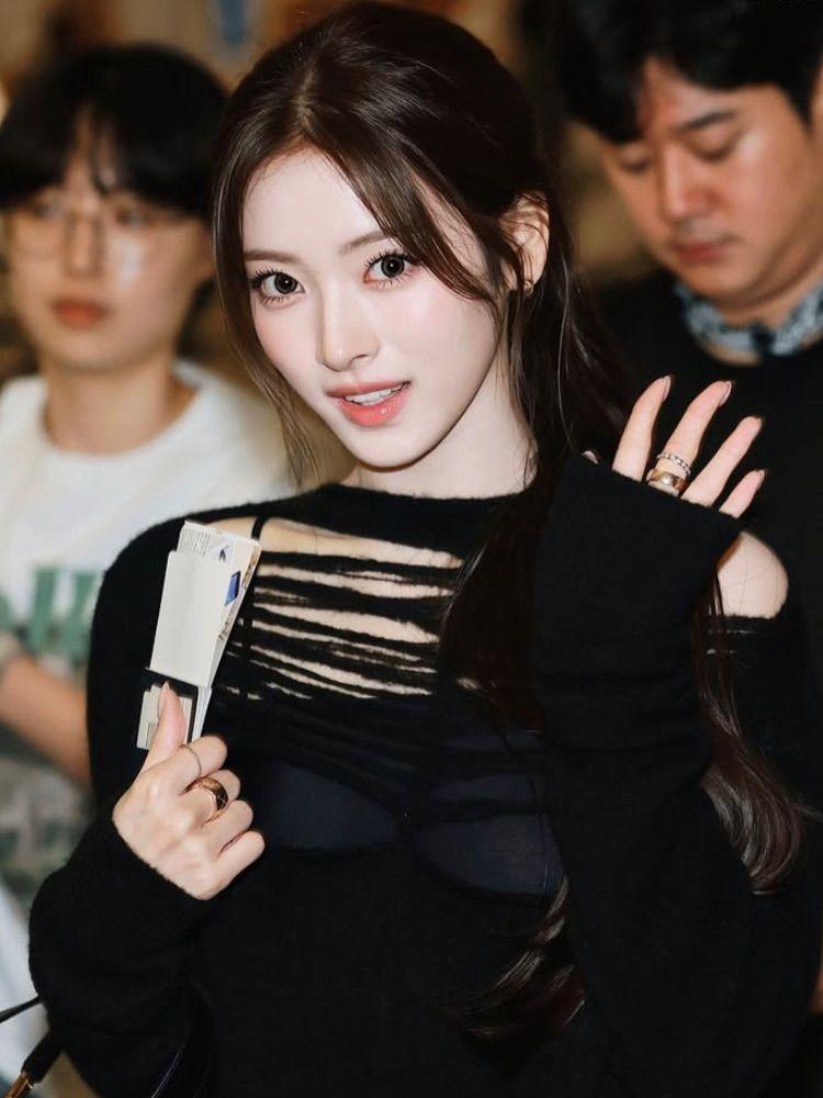 MEOVV (미야오) 안나