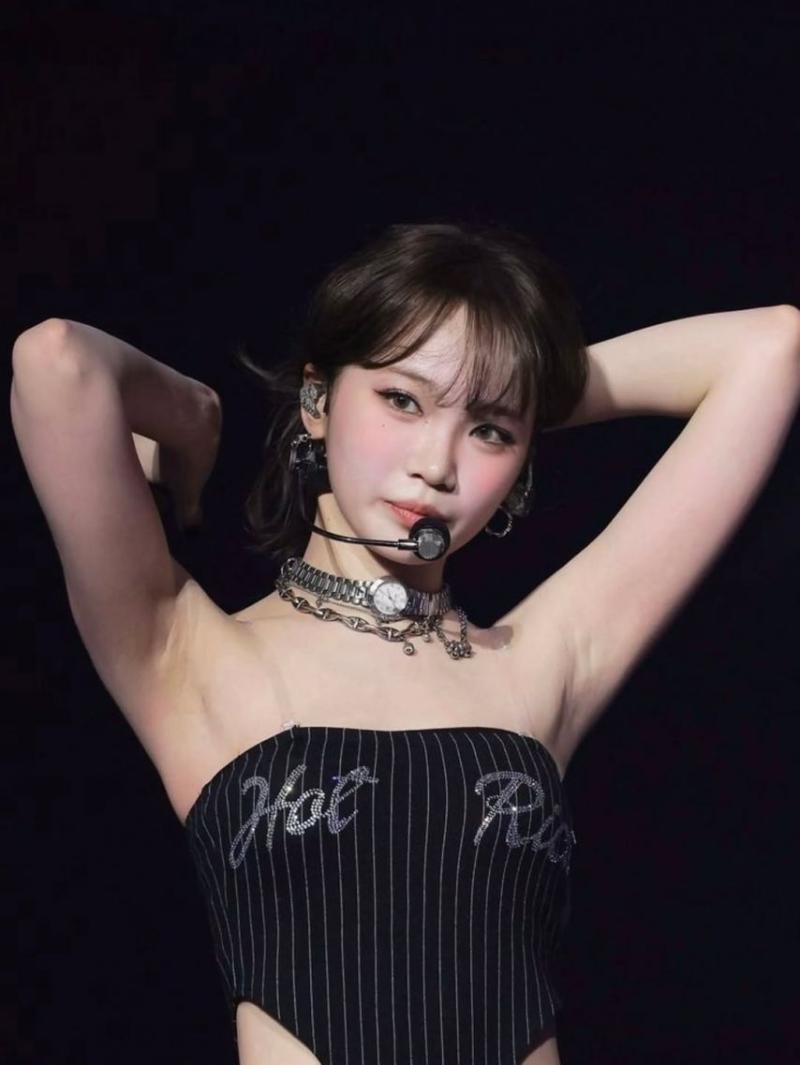 LE SSERAFIM (르세라핌) 김채원