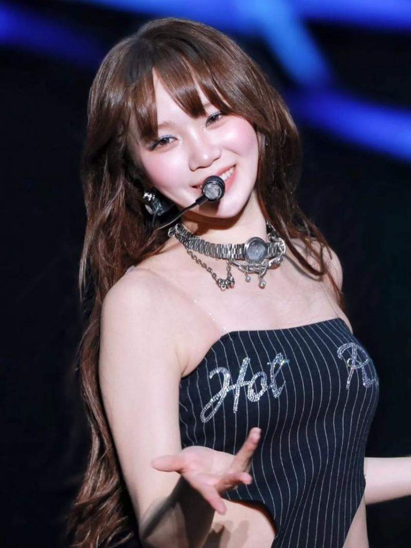 LE SSERAFIM (르세라핌) 김채원