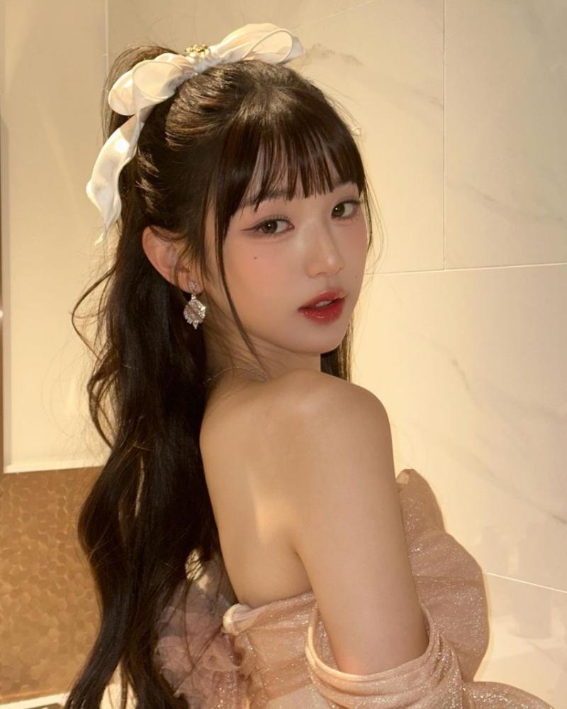 아이브 장원영 드레스 매끈한 어깨 노출.jpg