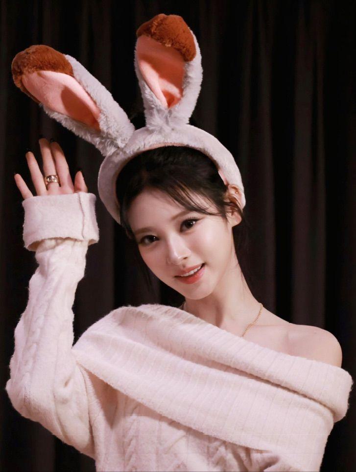 MEOVV (미야오) 안나