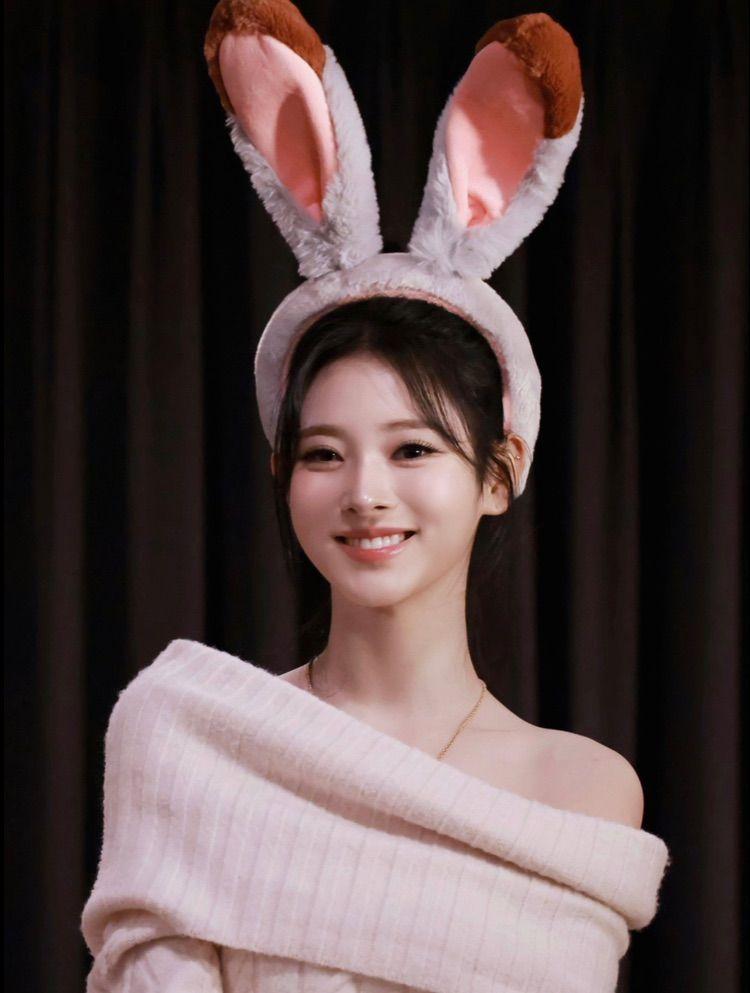 MEOVV (미야오) 안나
