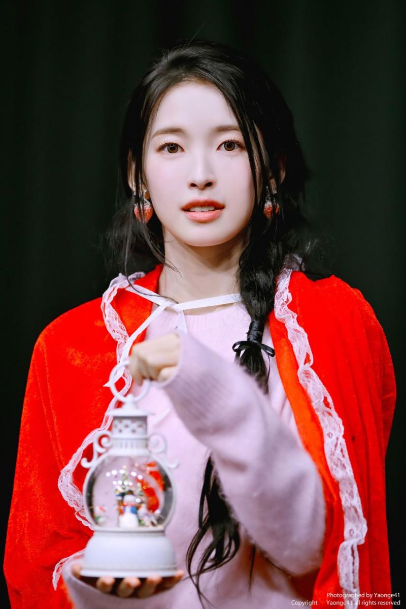 시그 팬사인회 오마이걸 아린 핑크색 패딩 초미니 검스 허벅지