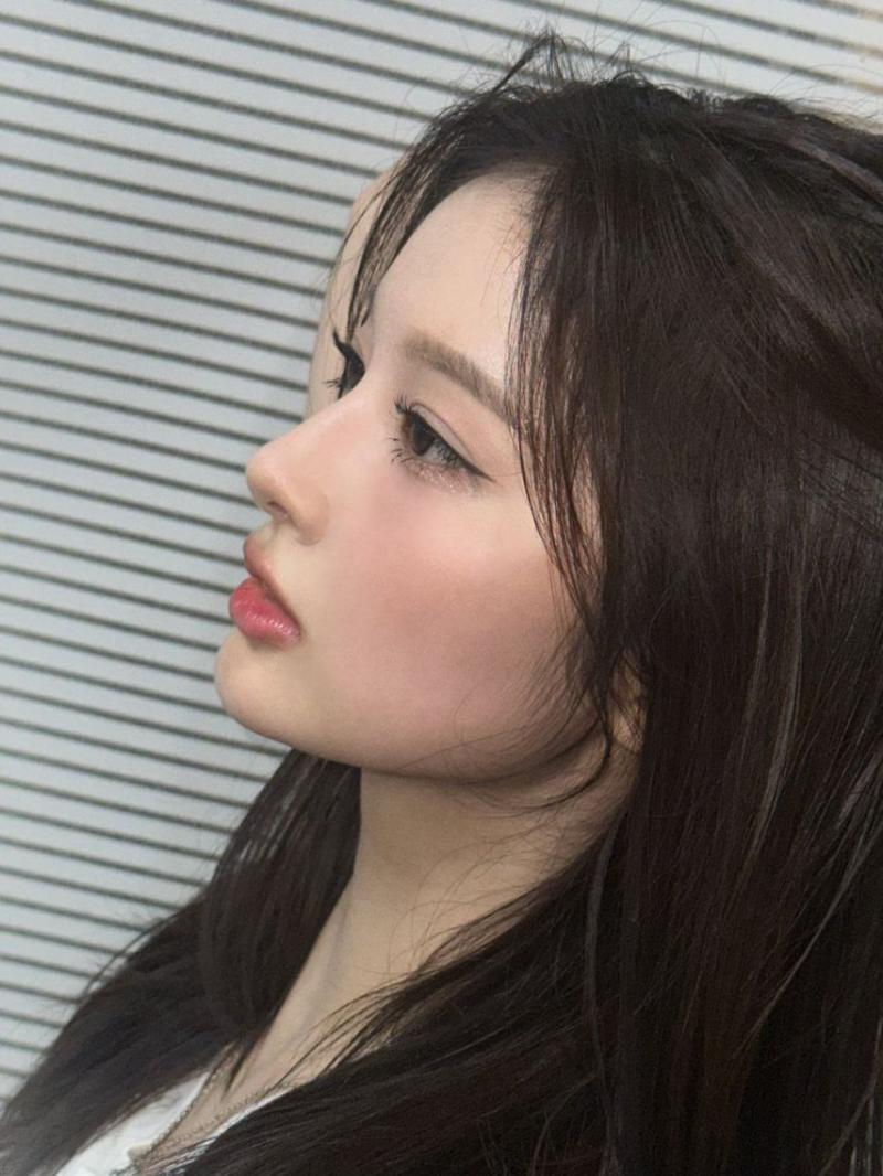 실물보면 입체미 쩐다는 엔믹스 설윤 옆모습