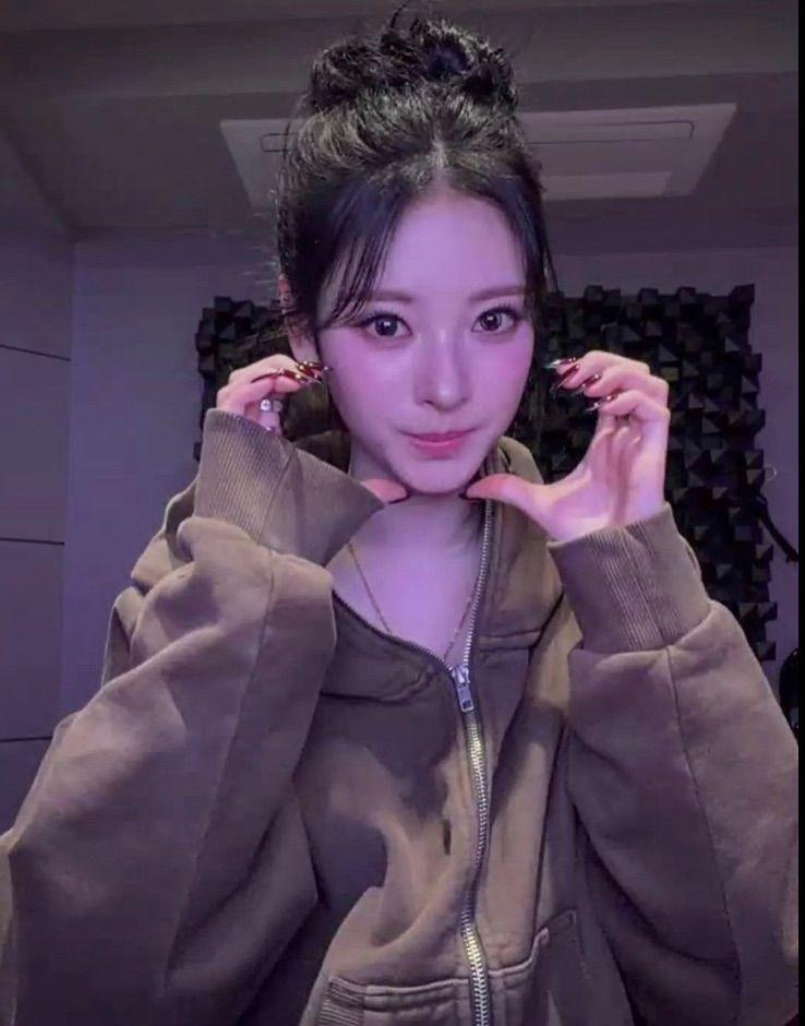 MEOVV (미야오) 안나