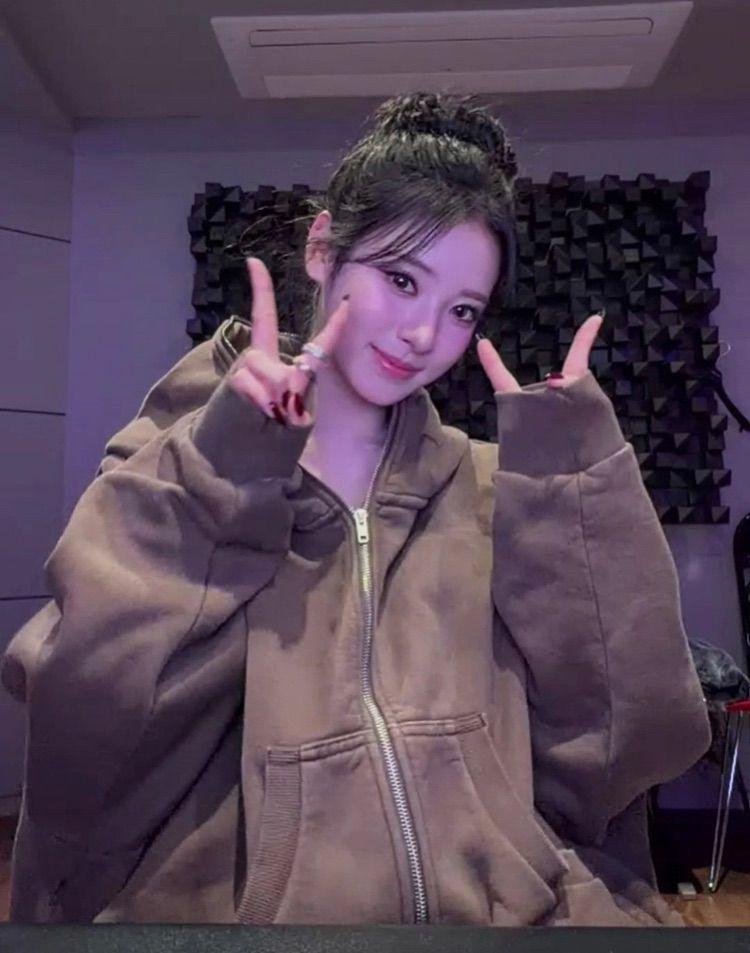 MEOVV (미야오) 안나