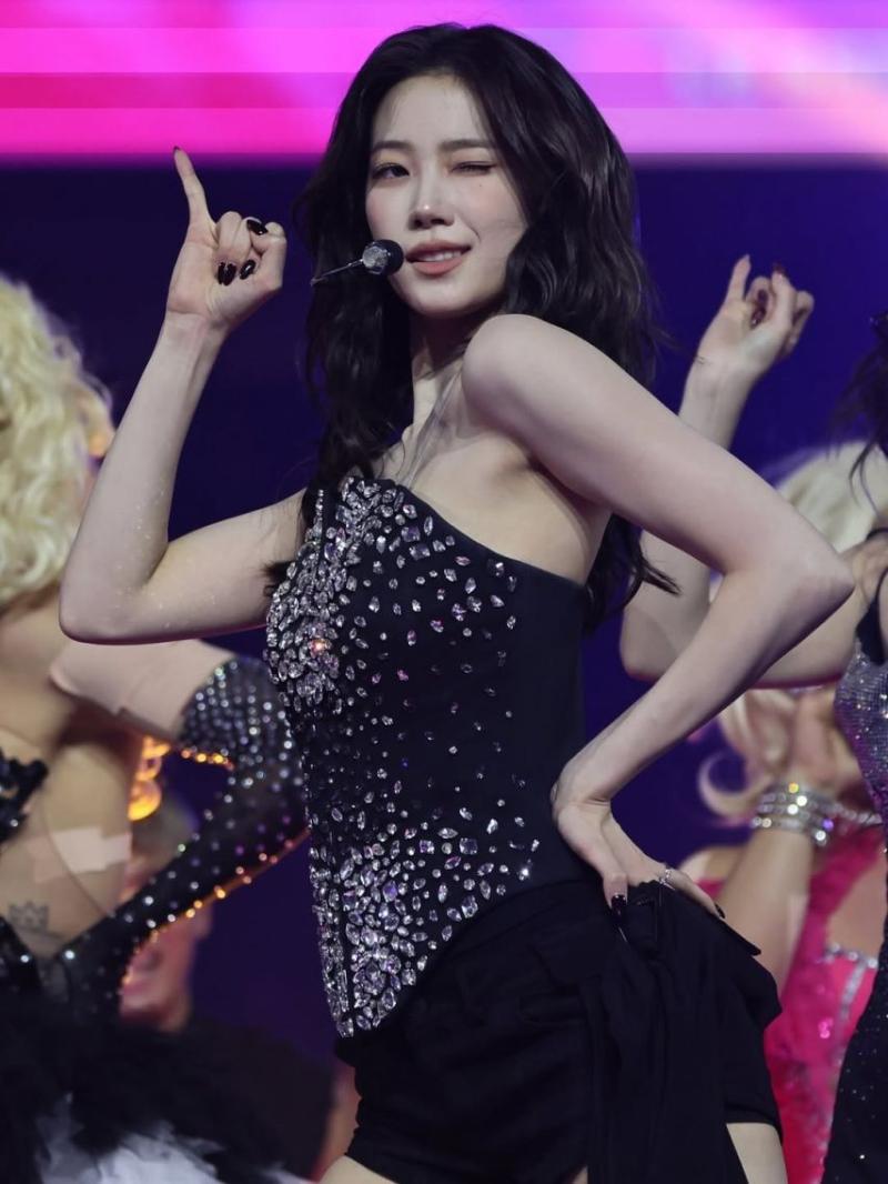 LE SSERAFIM (르세라핌) 카즈하