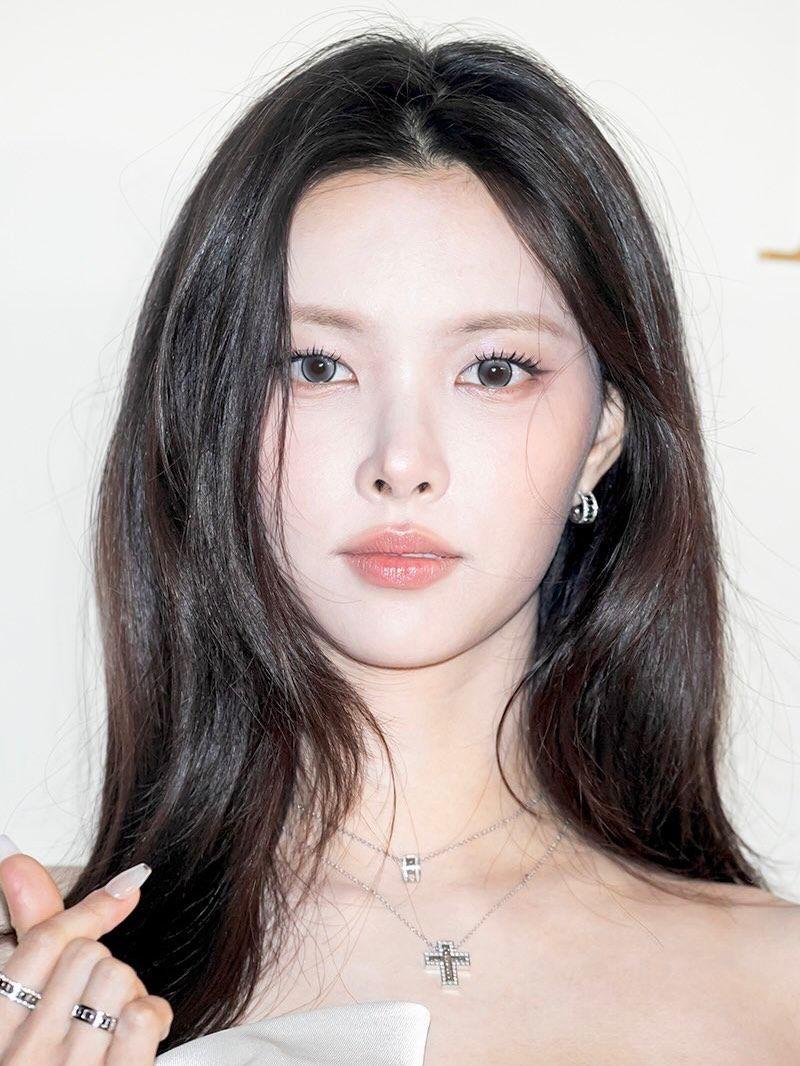 아일릿 (ILLIT) 윤아