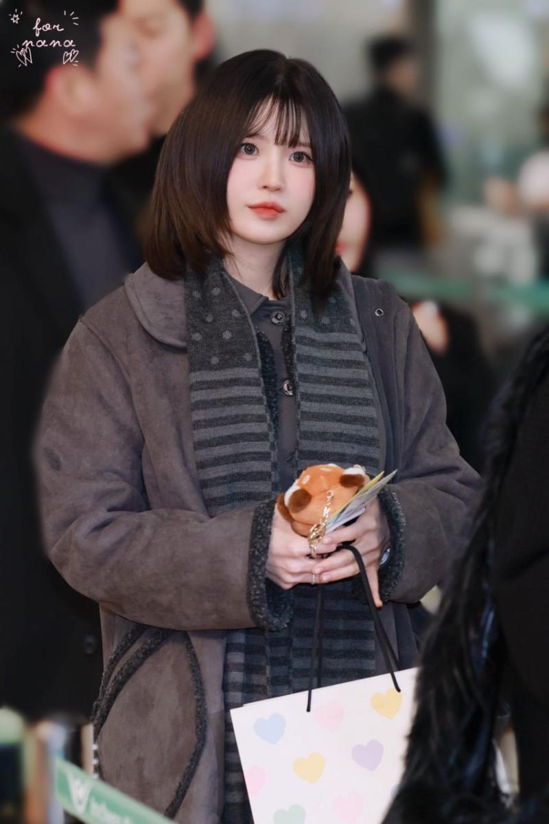 출국하는 송하영 (프로미스나인)
