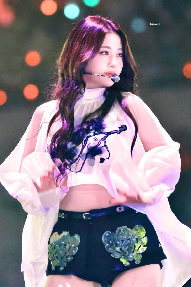 르세라핌 윤진