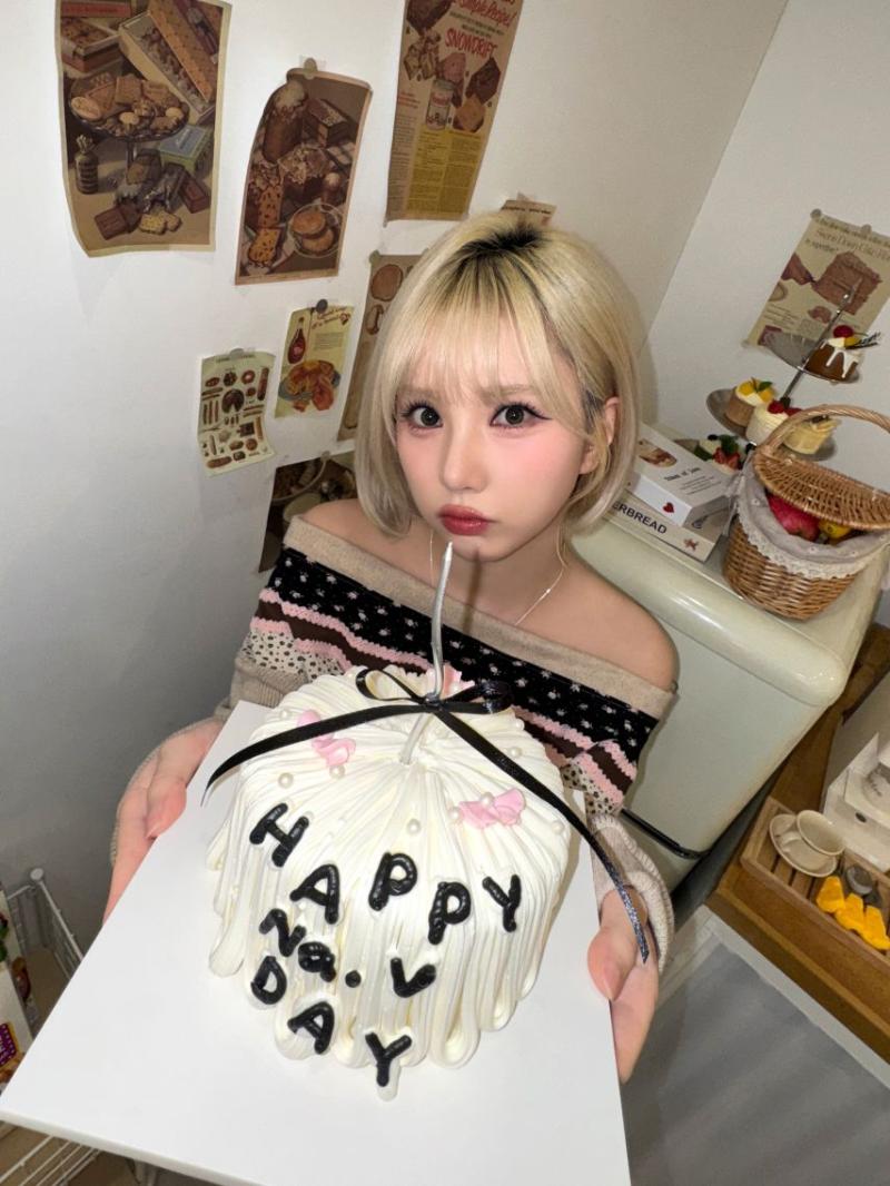 은하 신비 엄지 VIVIZ비비지 HAPPY Na.V DAY/ 엄지 with 전소미/ Look Here