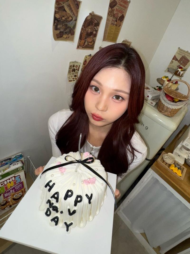 은하 신비 엄지 VIVIZ비비지 HAPPY Na.V DAY/ 엄지 with 전소미/ Look Here