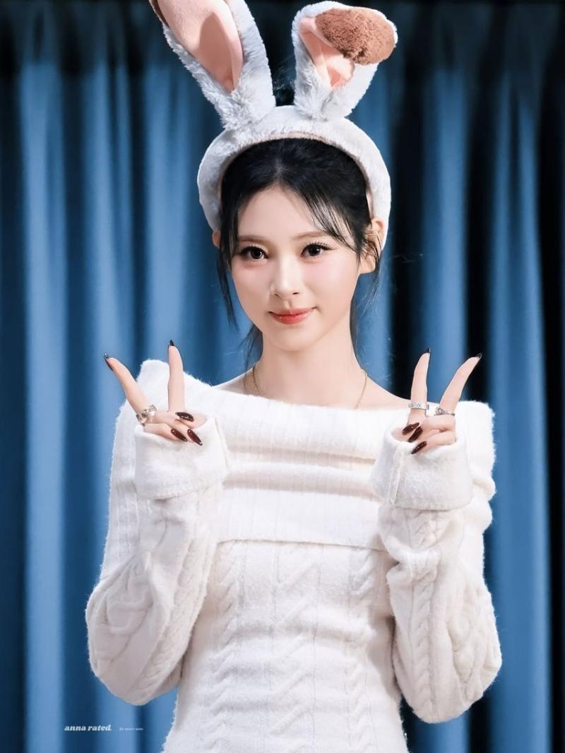 MEOVV (미야오) 안나