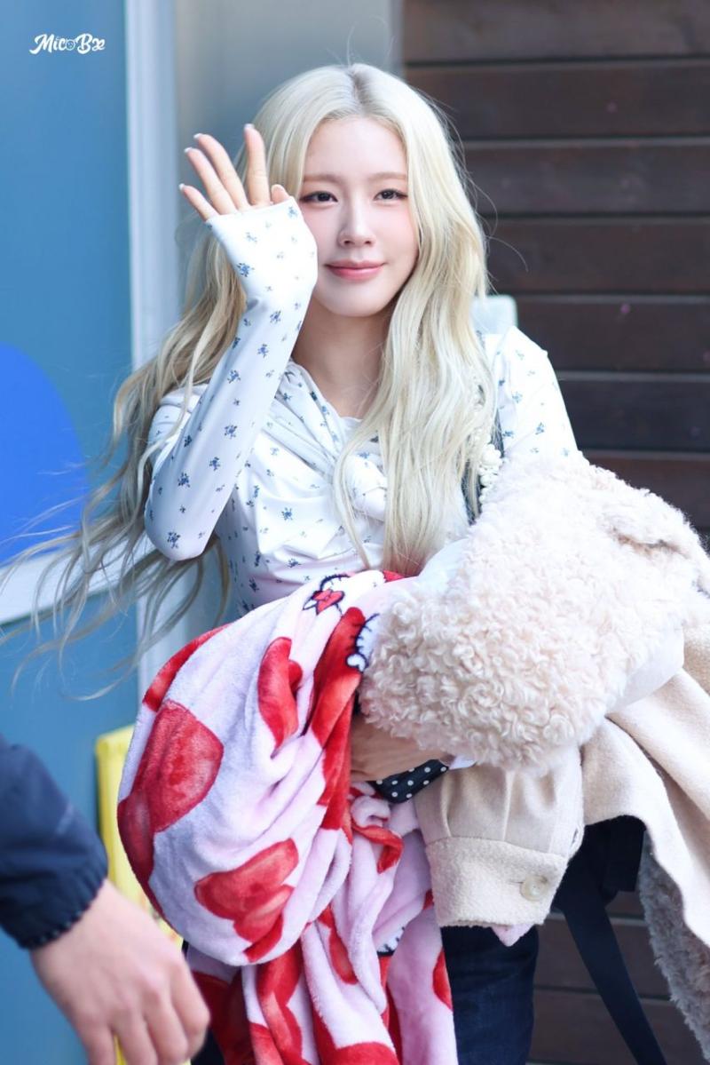 오늘자 아이들 미연 금발로 변신