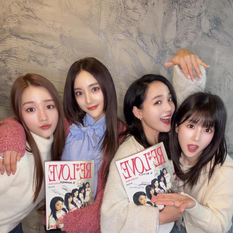 에이핑크 초롱,보미 (S.E.S 바다,유진)