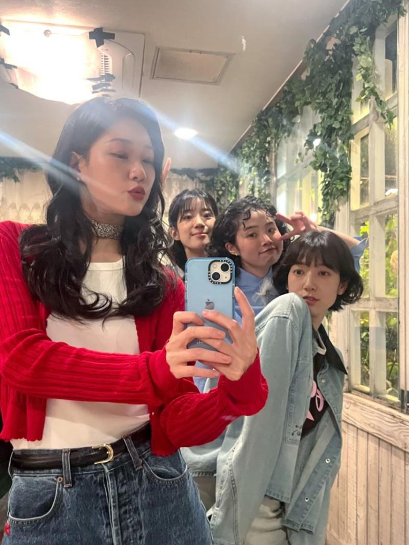 하윤경 인별 with 박신혜 최지수 강채영