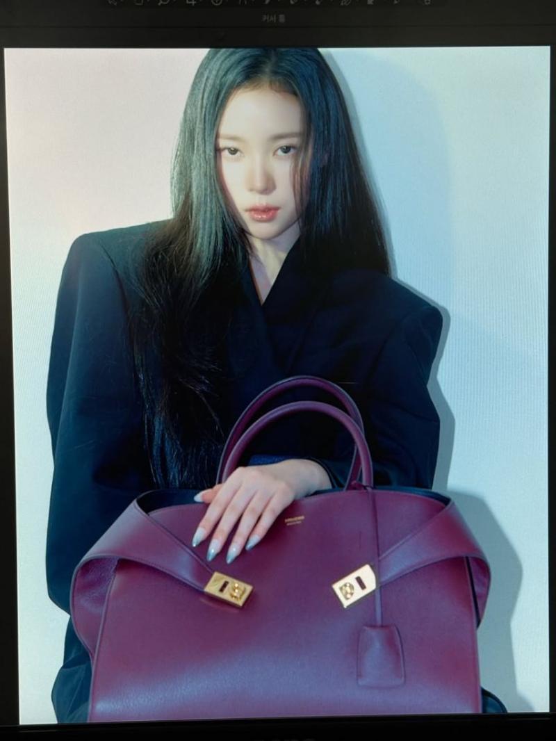 MEOVV (미야오) 나린