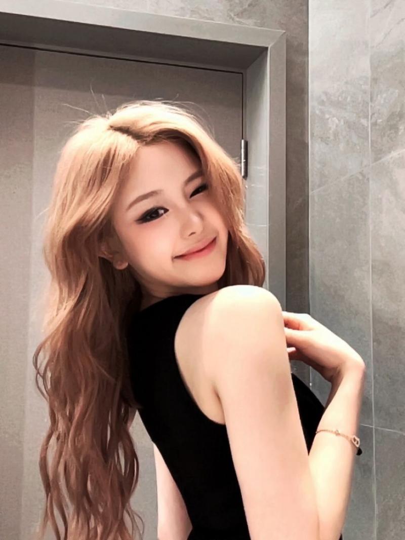 BABYMONSTER (베이비몬스터) 파리타