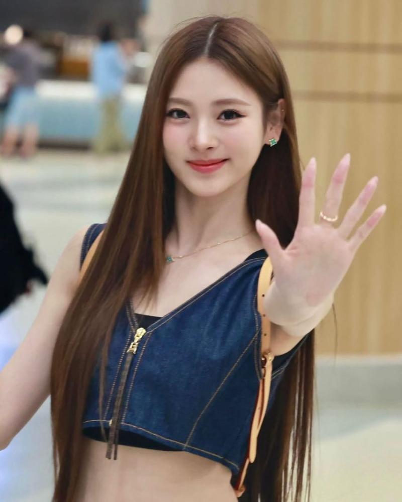 MEOVV (미야오) 안나